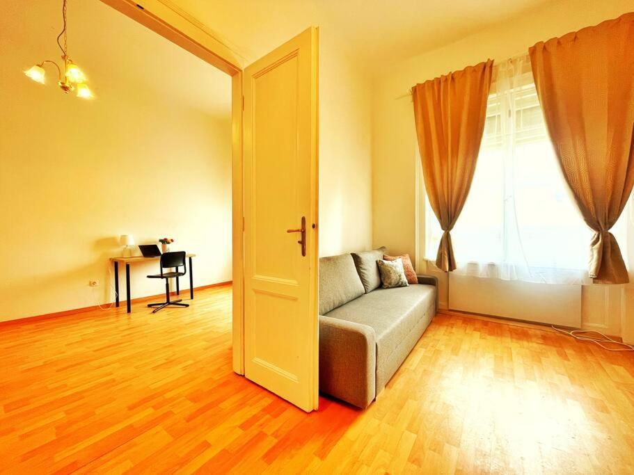 Central Spacious Flat บูดาเปสต์ ภายนอก รูปภาพ